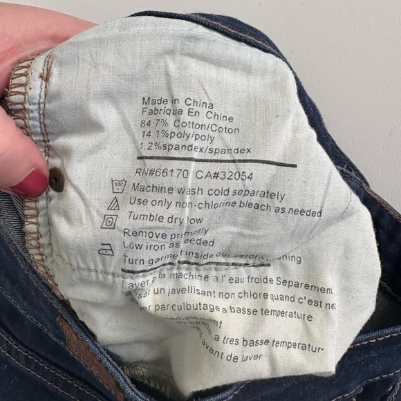 BDG Slim Straight Low Rise Dark Wash Jeans Size 28 EUC 0370 - Picture 10 of 10